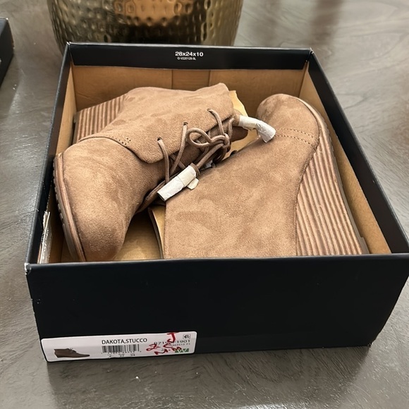 WOMEN'S DR. SCHOLLS DAKOTA WEDGE BOOTIES (WIDE) - Picture 2 of 13